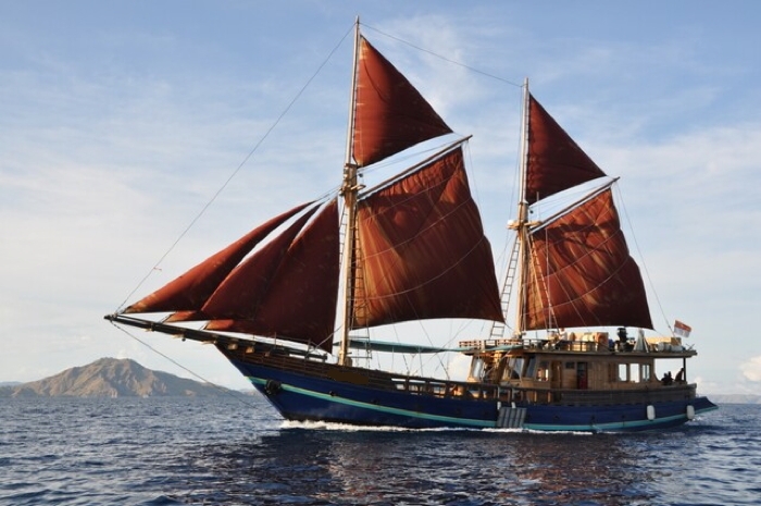 luxury Crewed Sailing Yacht Phinisi 34 TB