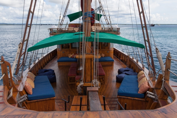 luxury Crewed Sailing Yacht Phinisi 34 TB photo 4