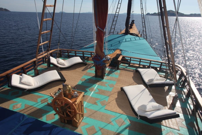 luxury Crewed Sailing Yacht Phinisi 34 TB photo 5