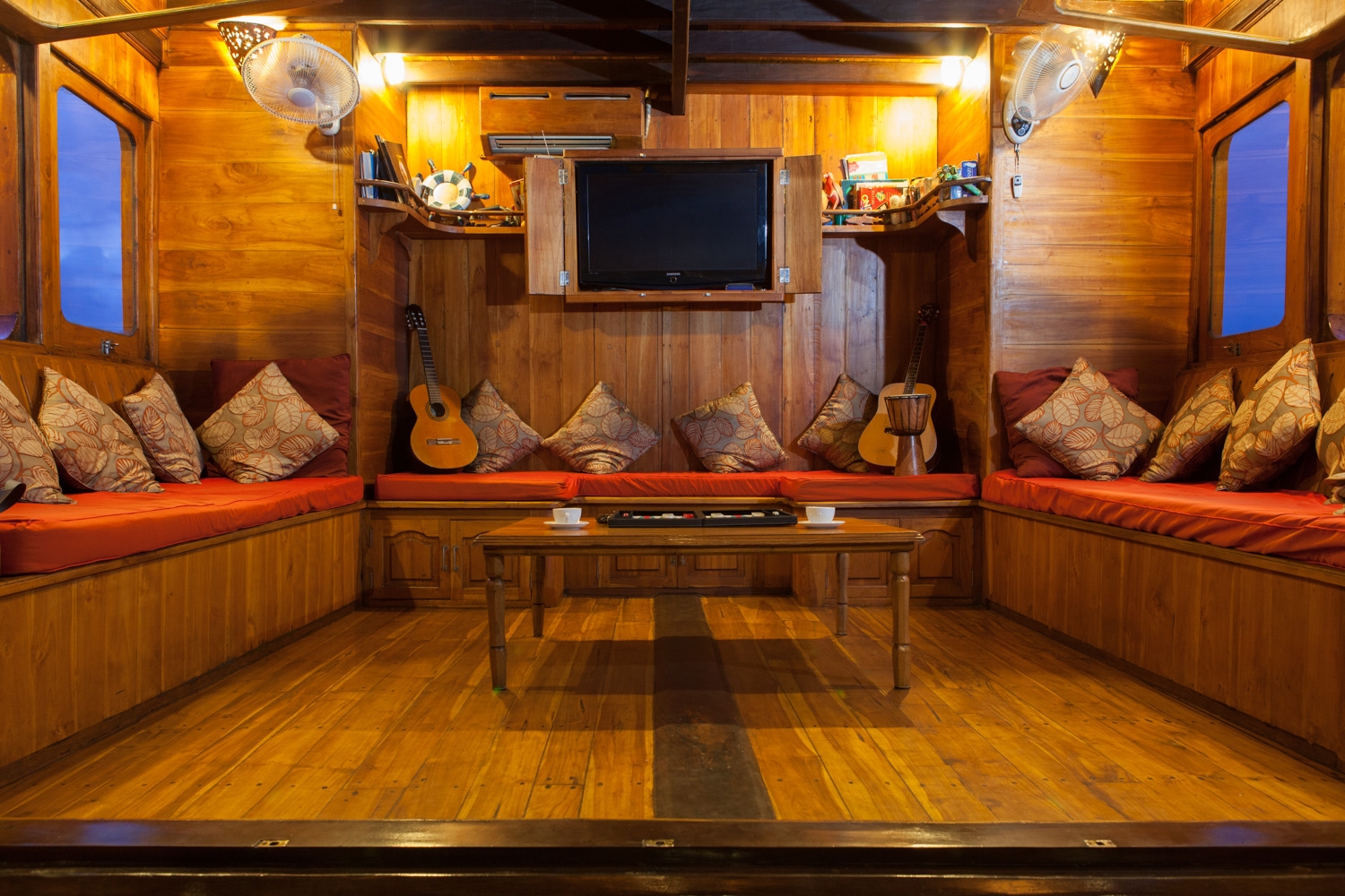 luxury Crewed Sailing Yacht Phinisi 34 TB photo 6