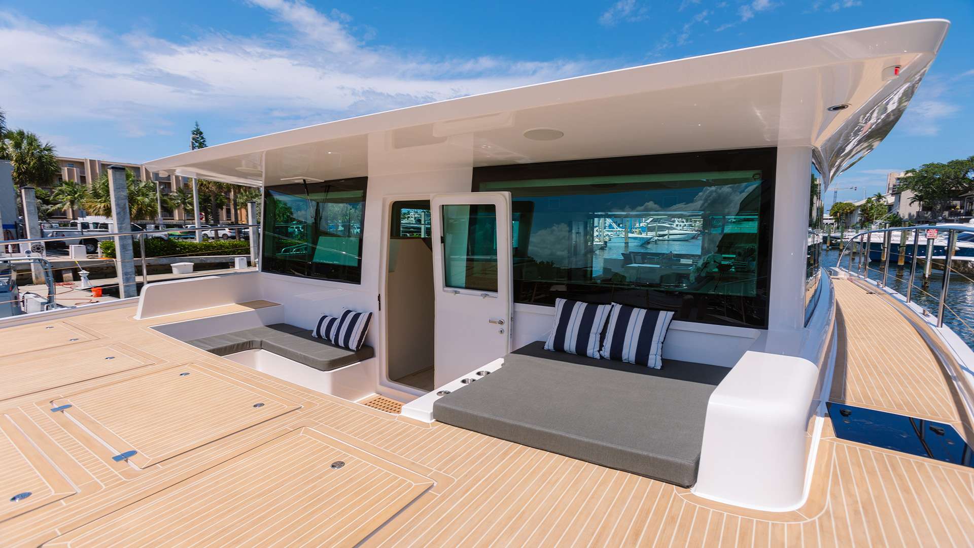 Crewed Power Catamaran 100% photo 8