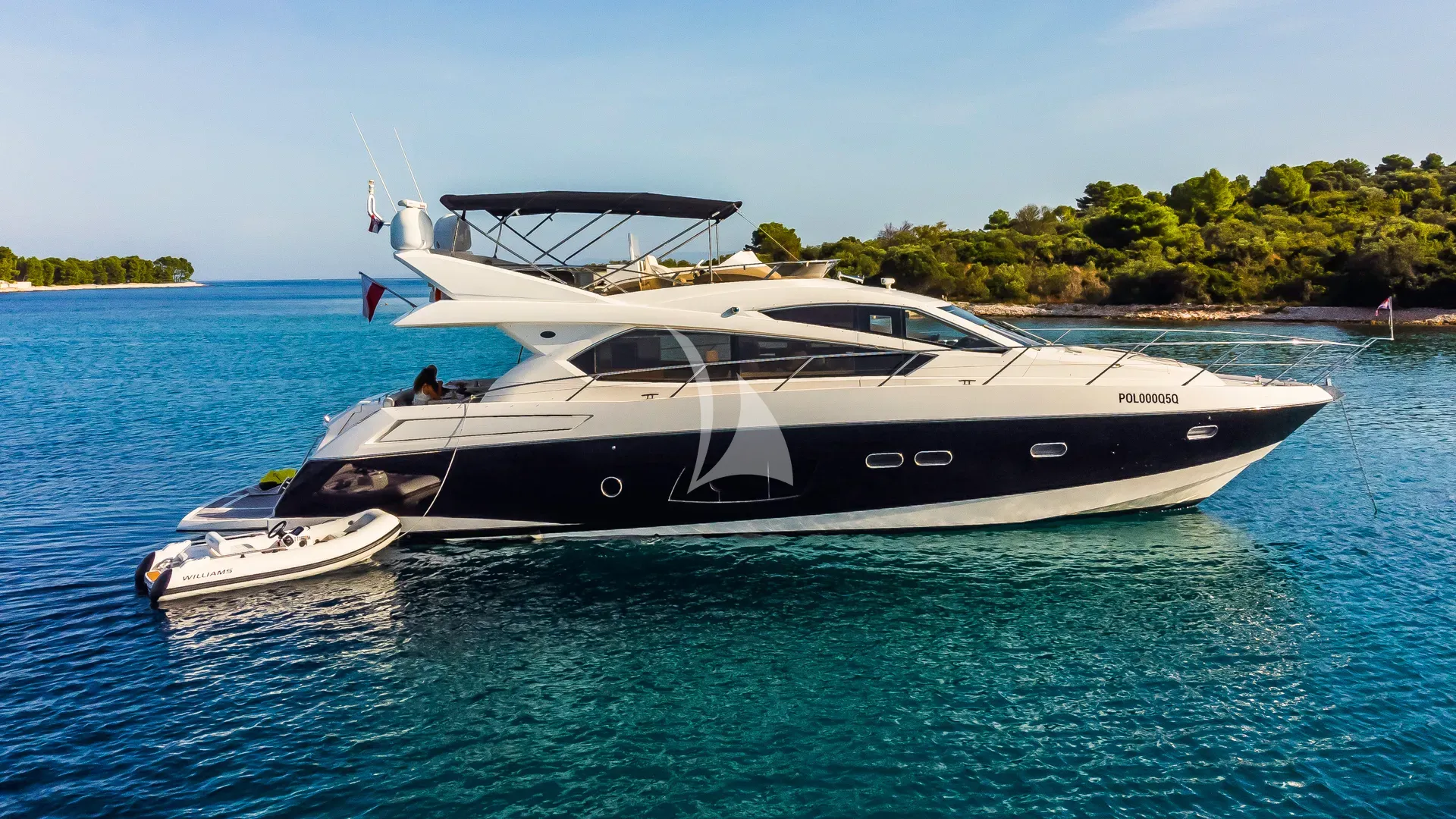 Crewed Motor Yacht 2 DRUNK photo 5