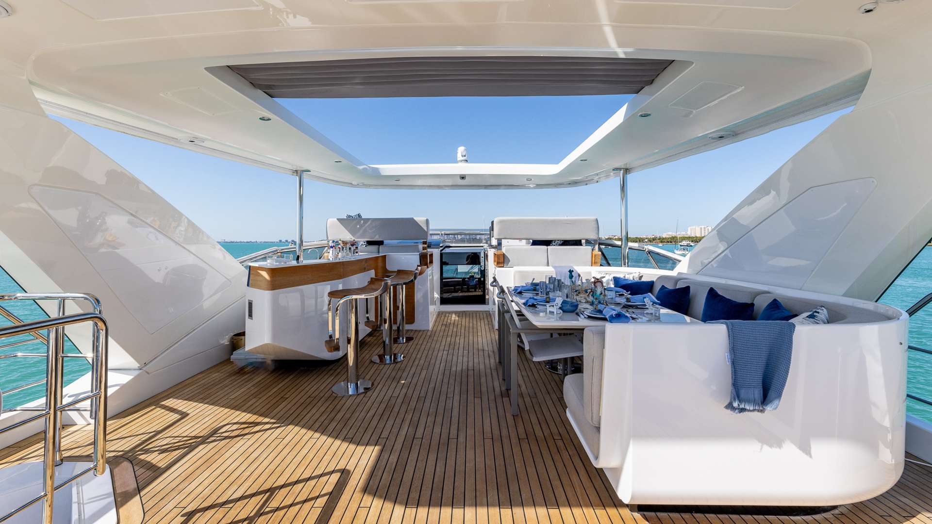 Luxury Crewed Motor Yacht 4 PLAY photo 6