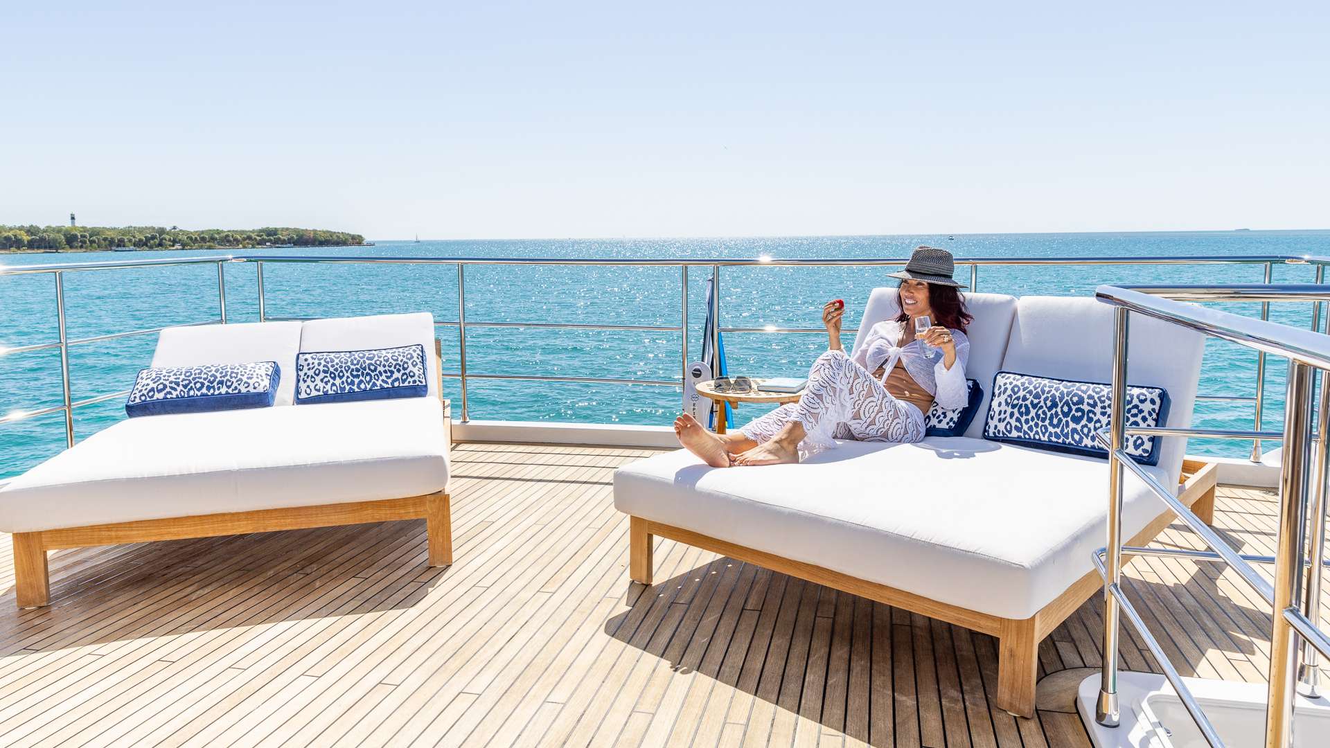 Luxury Crewed Motor Yacht 4 PLAY photo 8