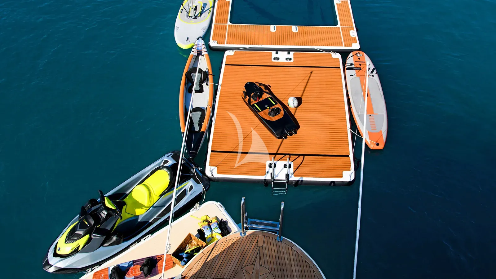 Luxury Crewed Motor Yacht LA PERLA photo 7