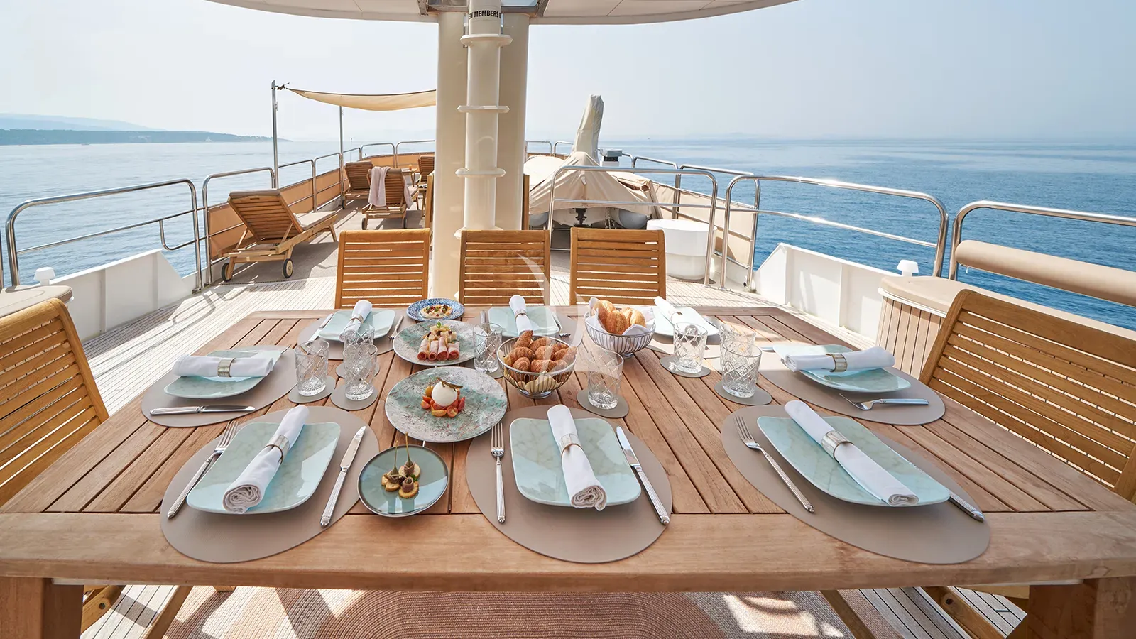 Luxury Crewed Motor Yacht LA PERLA photo 8