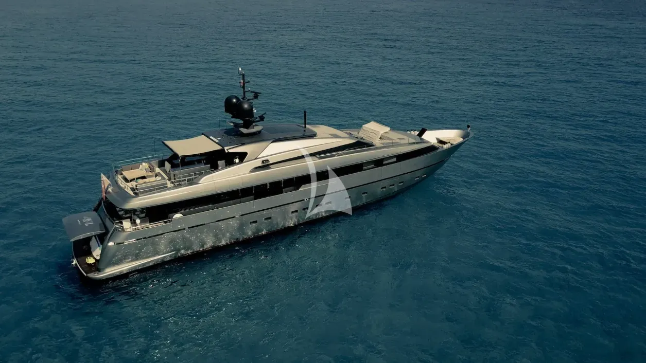 Luxury Crewed Motor Yacht 4A photo 3