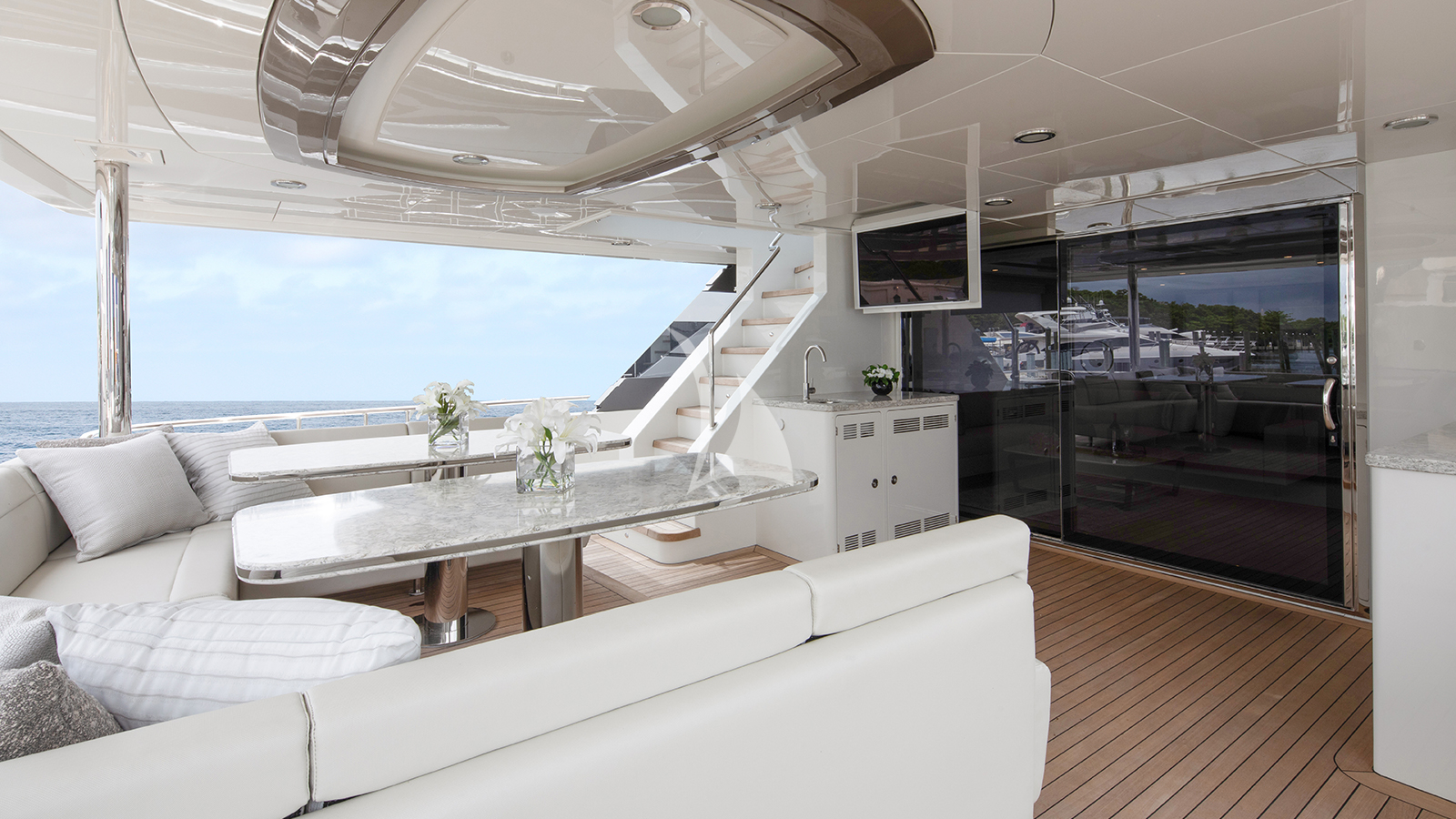 Luxury Crewed Motor Yacht 50 FIFTY photo 6