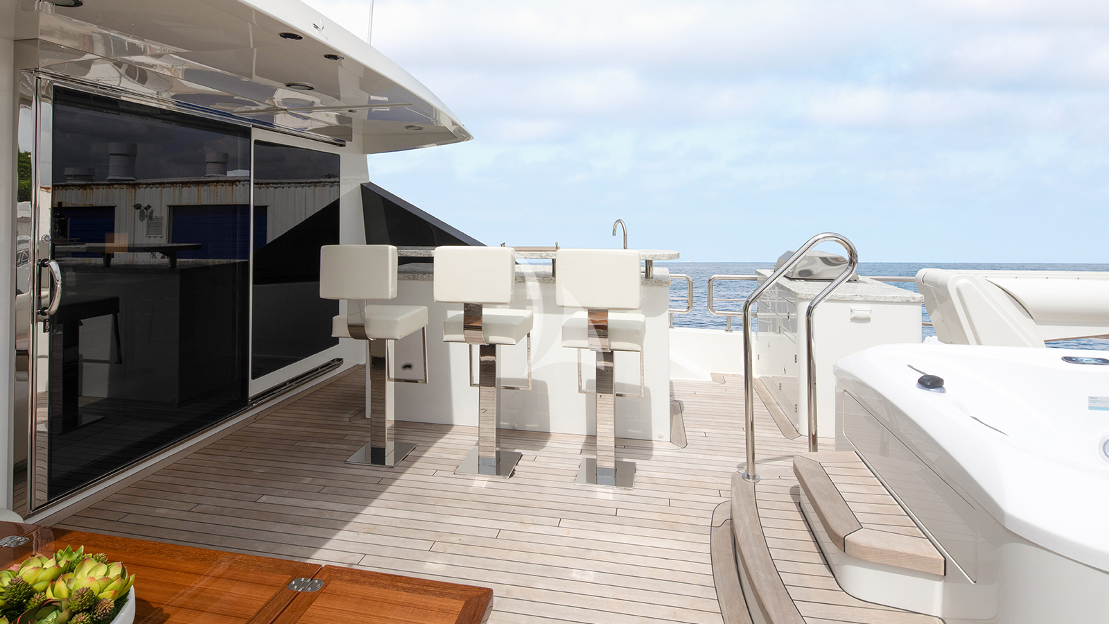Luxury Crewed Motor Yacht 50 FIFTY photo 7