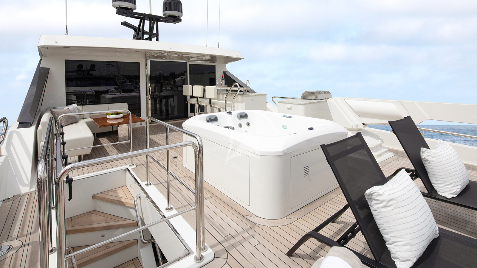 Luxury Crewed Motor Yacht 50 FIFTY photo 8