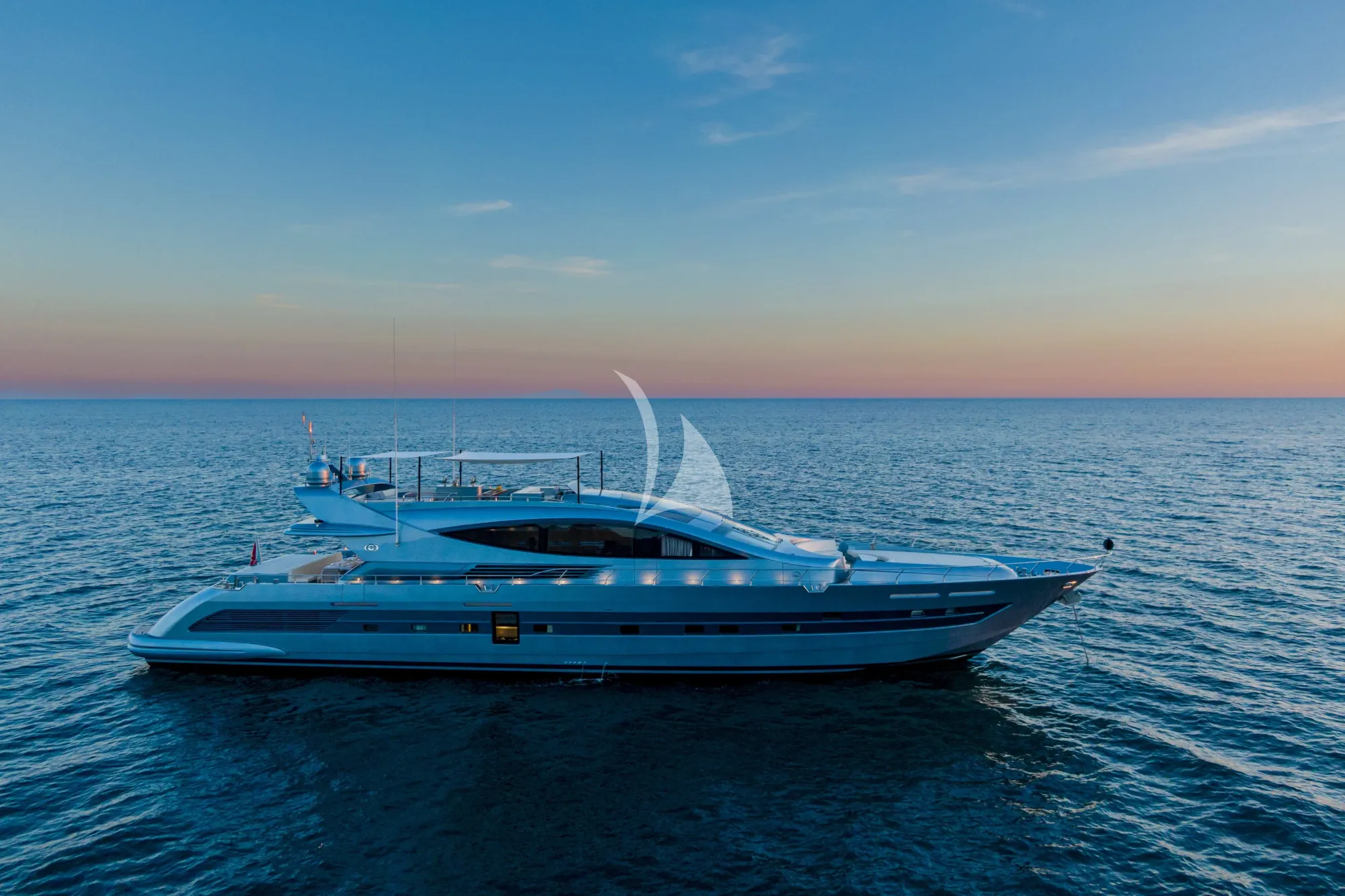 Luxury Crewed Motor Yacht 55 FIFTYFIVE photo 4