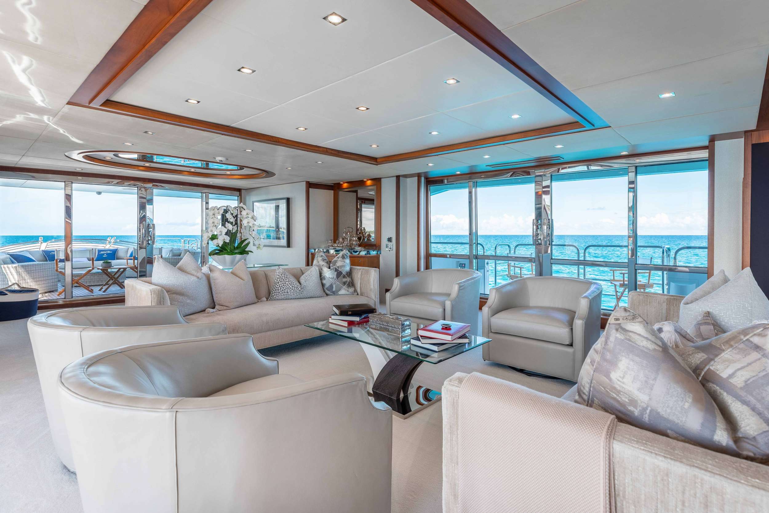 Luxury Crewed Motor Yacht ABOUT TIME photo 8