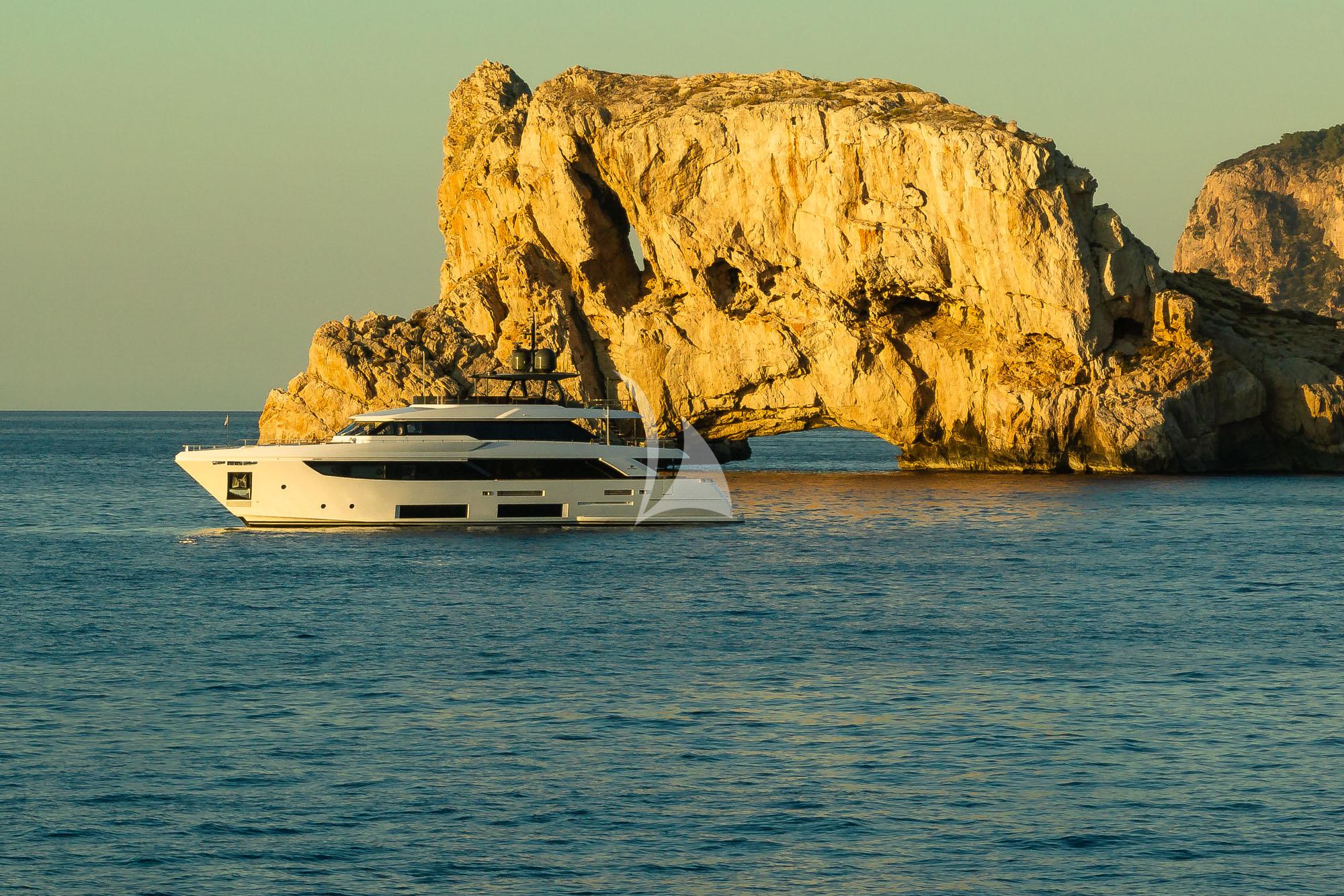 Luxury Crewed Motor Yacht ACQUA photo 4