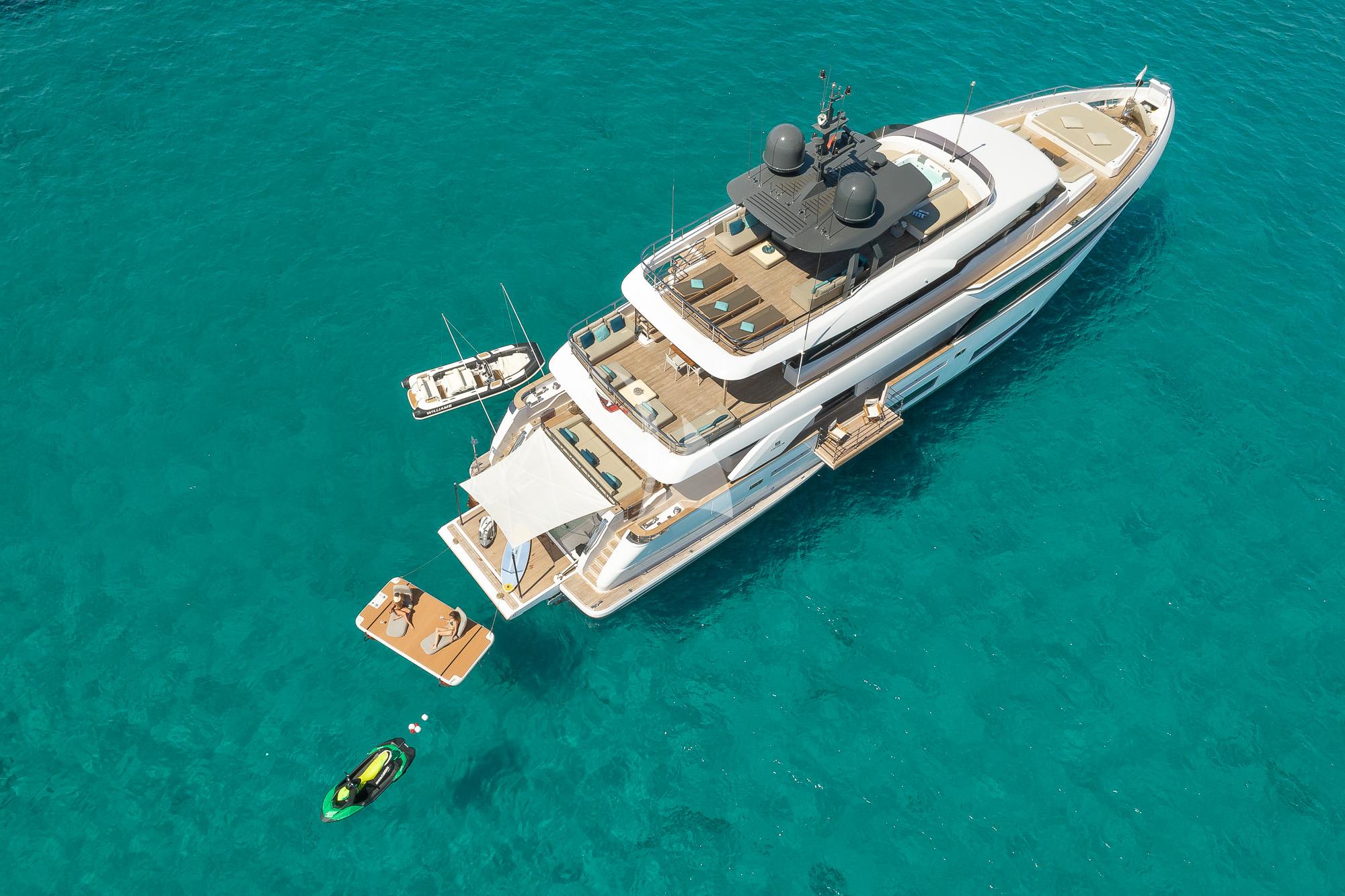 Luxury Crewed Motor Yacht ACQUA photo 5