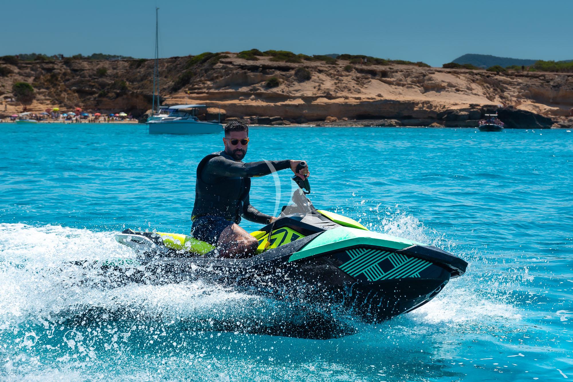 Luxury Crewed Motor Yacht ACQUA photo 8