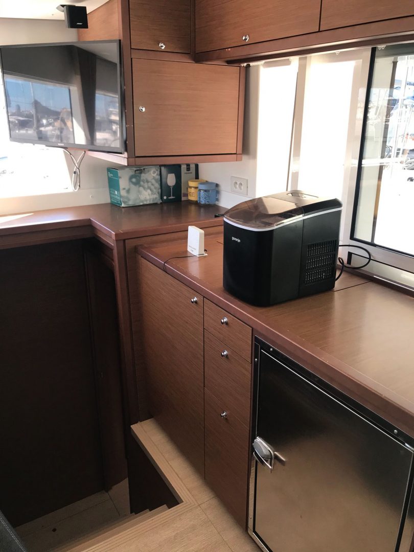 Bareboat Catamaran ADRIATIC CHEETAH photo 4