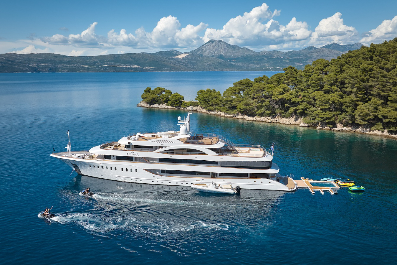 Luxury Crewed Motor Yacht AETERNA photo 4