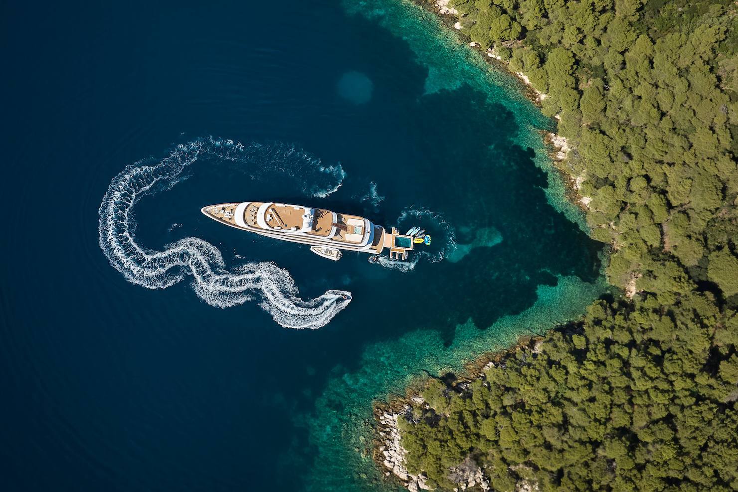 Luxury Crewed Motor Yacht AETERNA photo 5