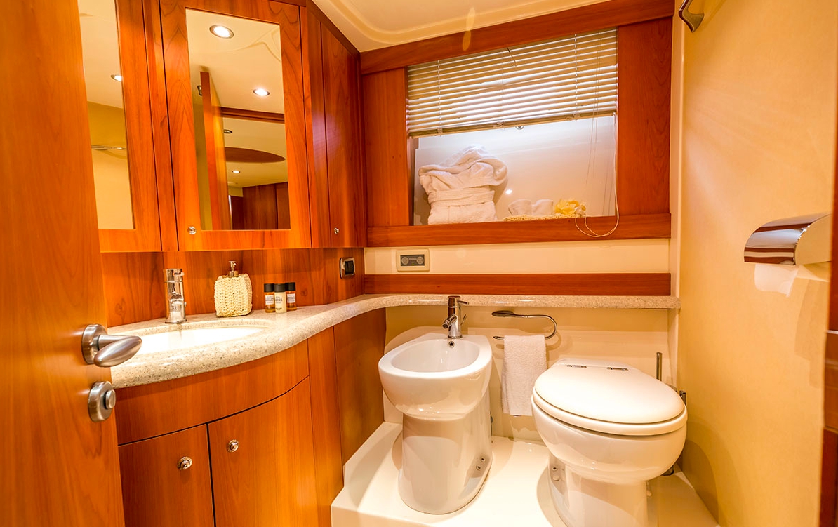 Crewed Motor Yacht Aicon 56 photo 7