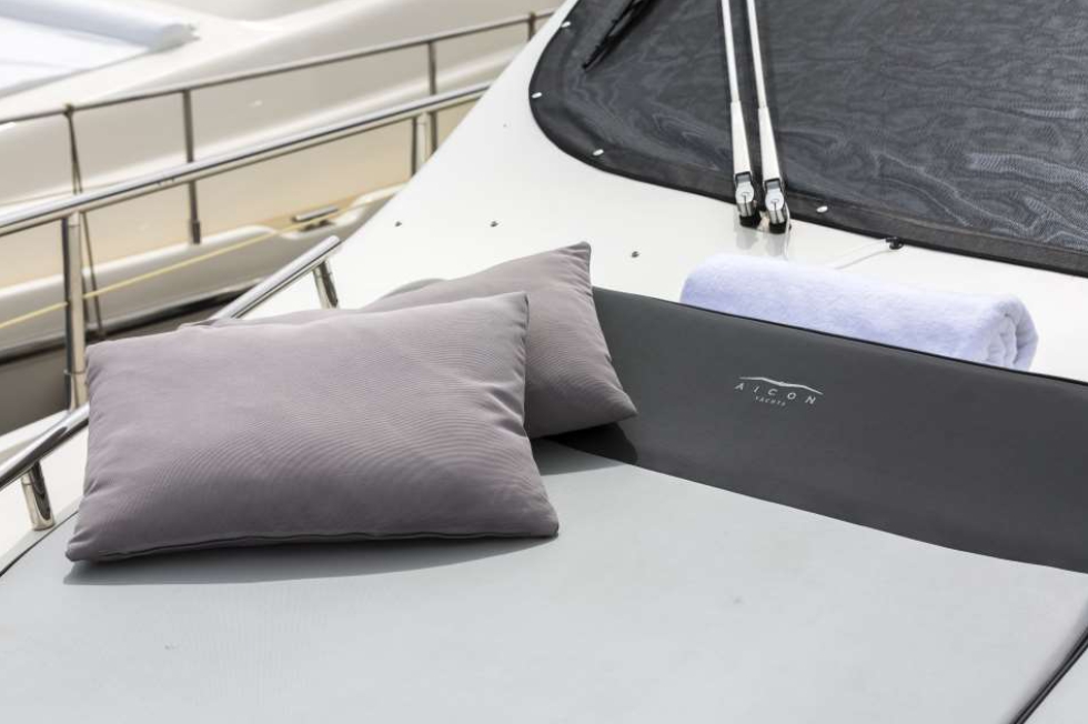 Crewed Motor Yacht Aicon 72 photo 4