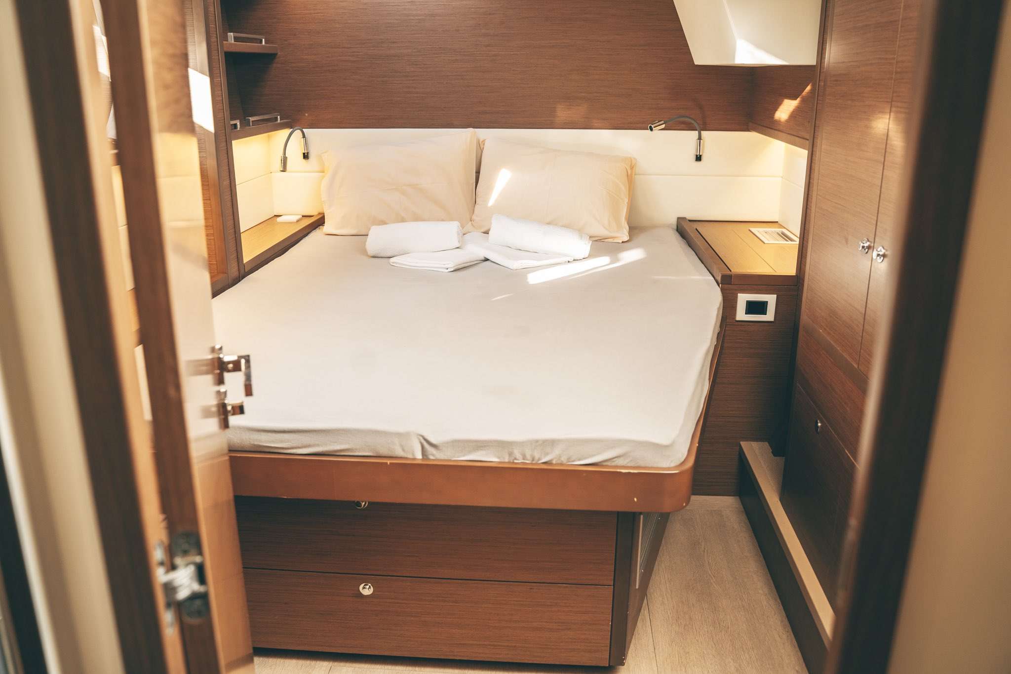 Crewed Sailing Catamaran AKANA photo 8