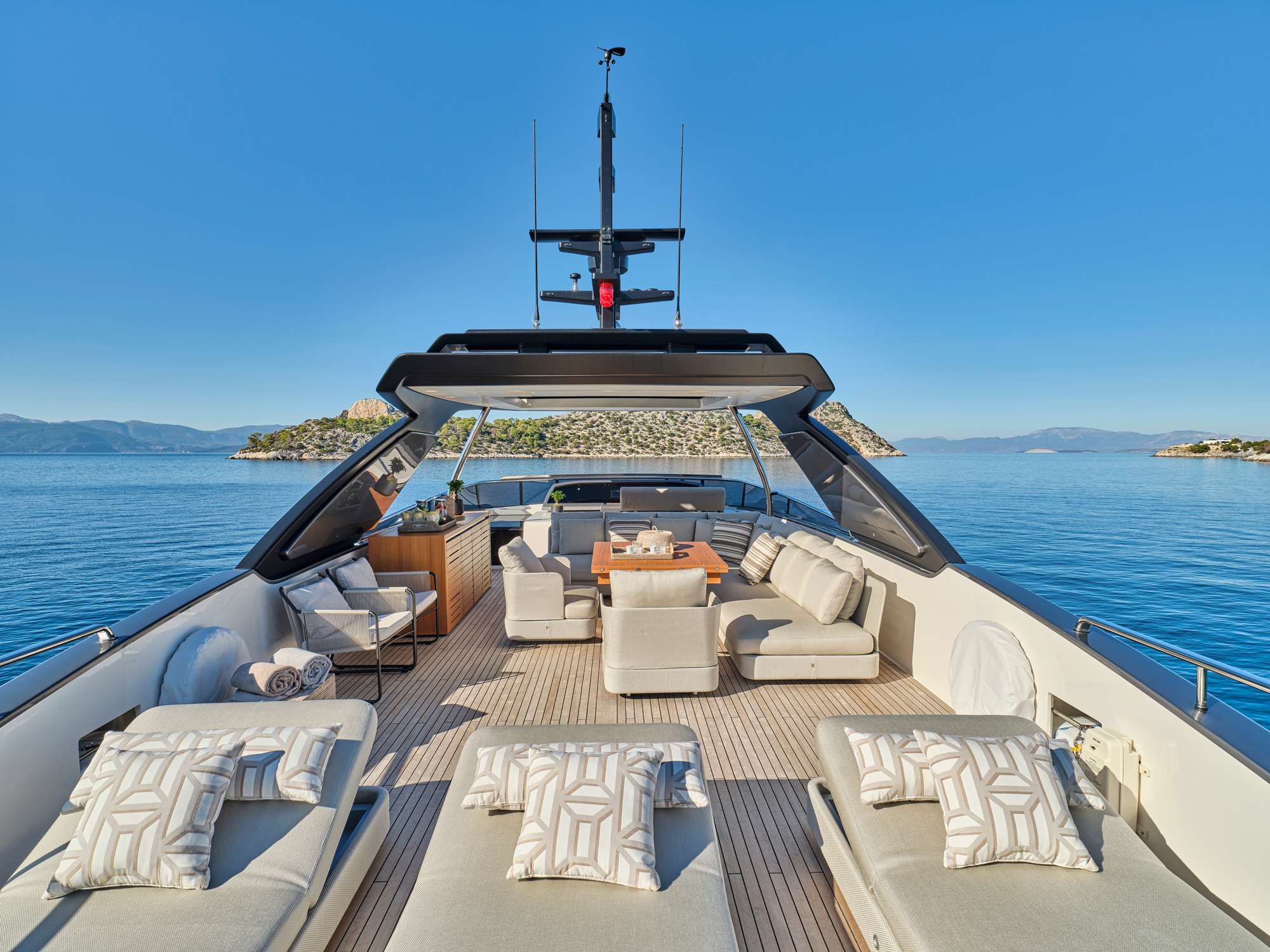 Luxury Crewed Motor Yacht AKASTI photo 7