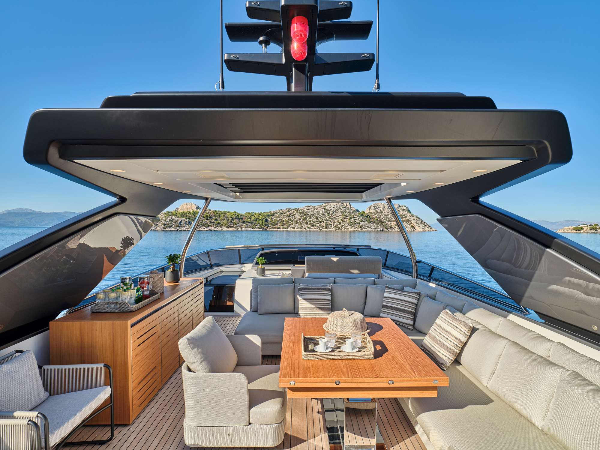 Luxury Crewed Motor Yacht AKASTI photo 8