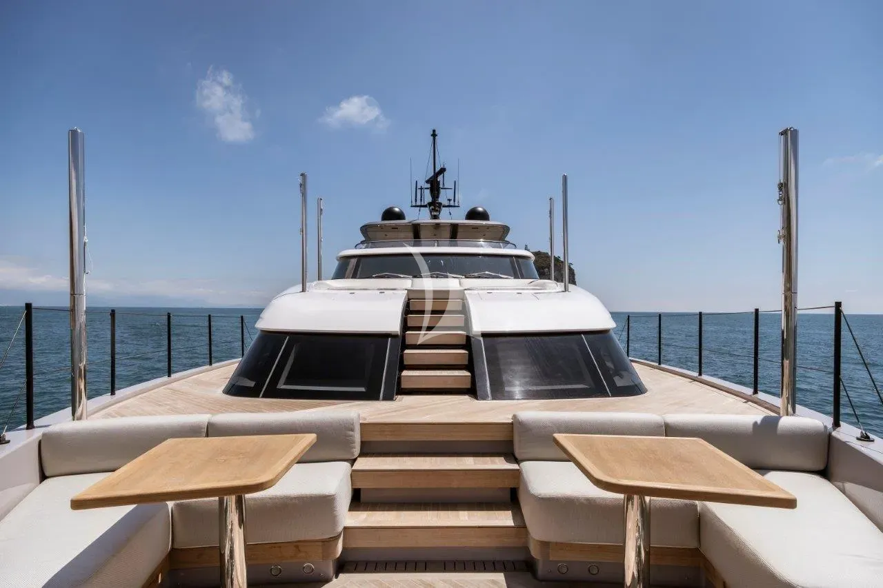 Luxury Crewed Motor Yacht AKIRA photo 7