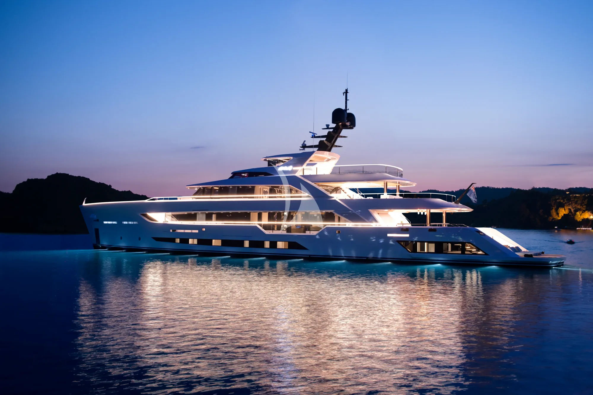 Luxury Crewed Motor Yacht AL WAAB photo 4