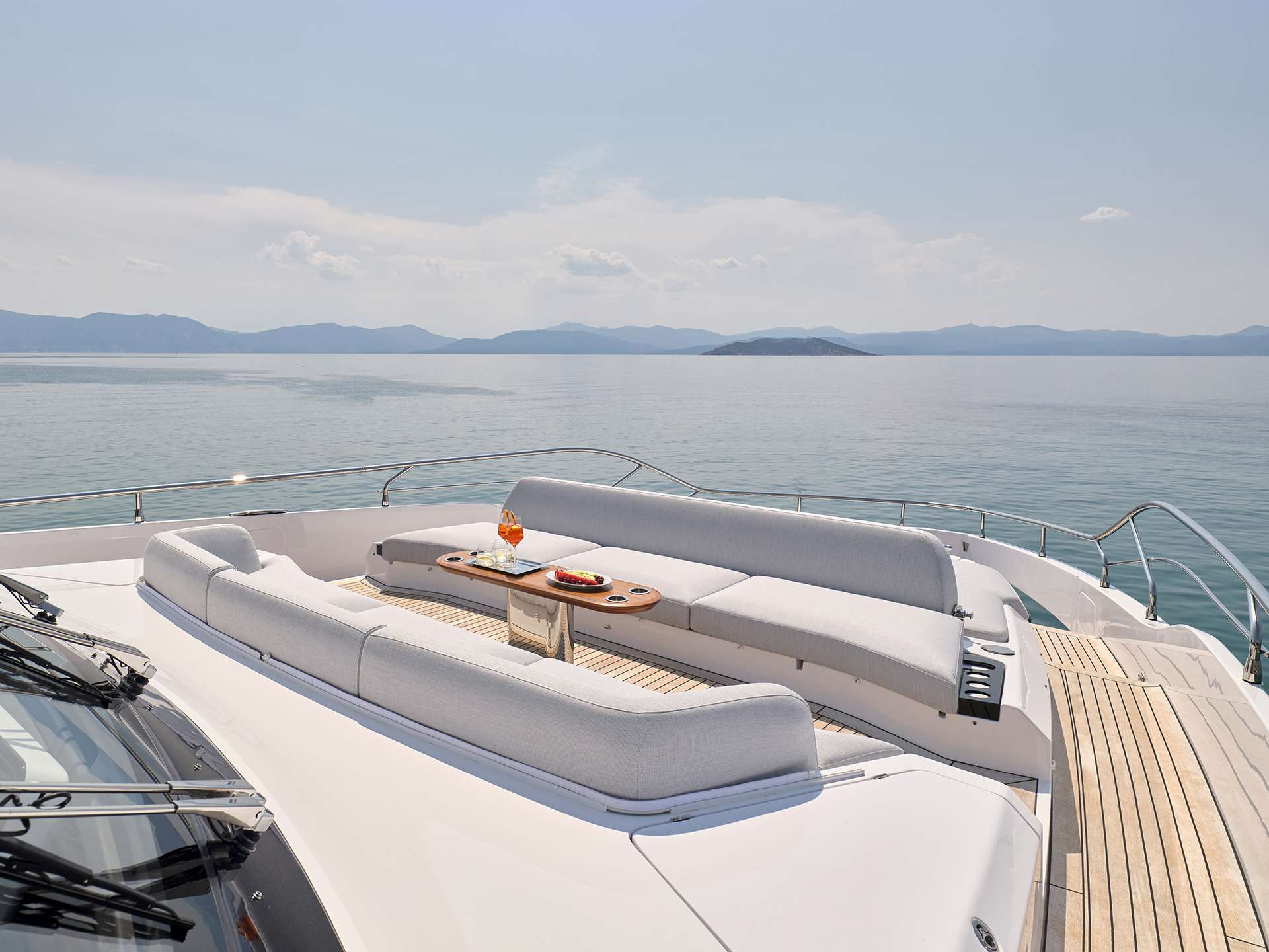 Luxury Crewed Motor Yacht ALADDIN SANE photo 8