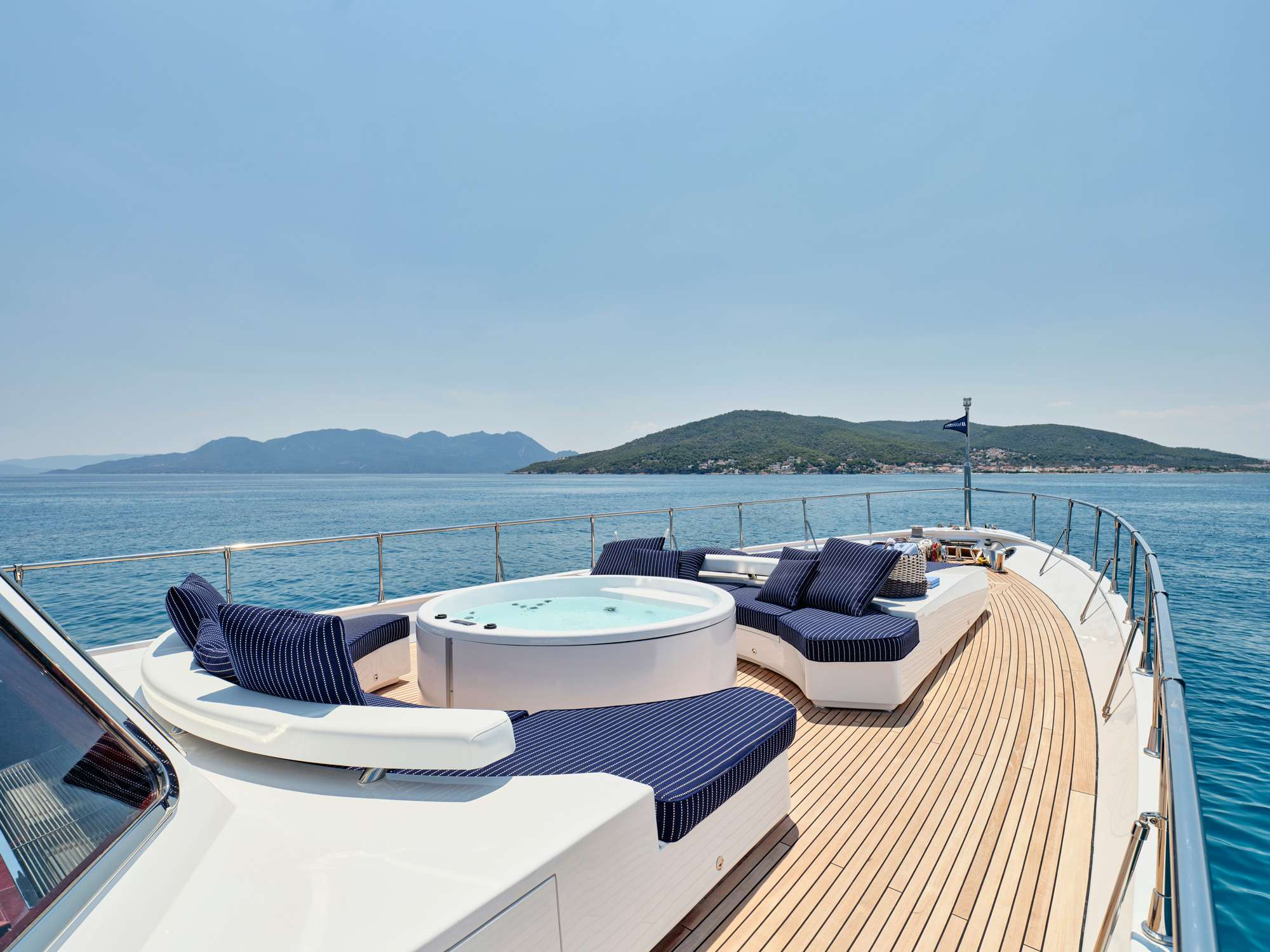 Luxury Crewed Motor Yacht ALAYA photo 3