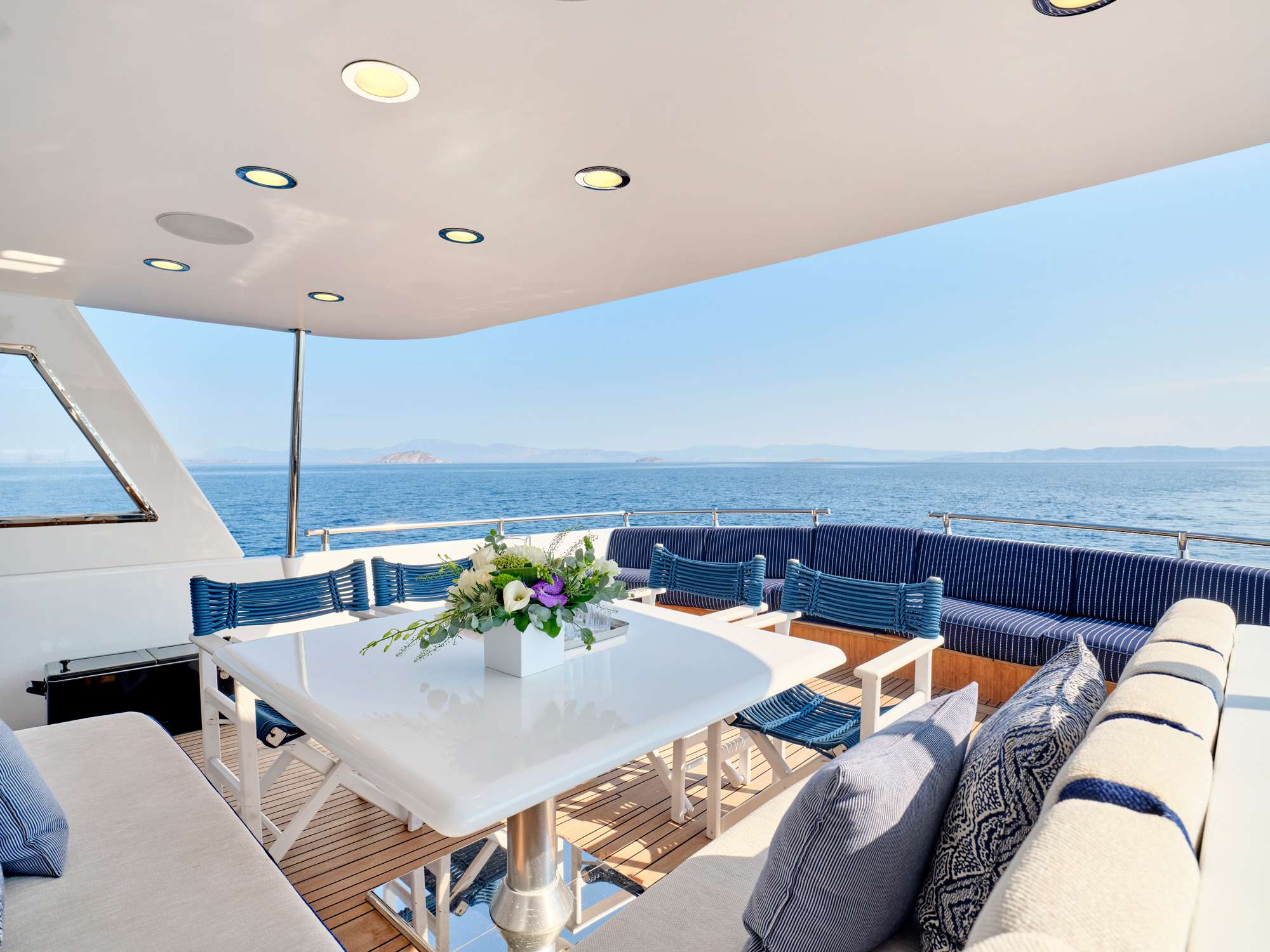 Luxury Crewed Motor Yacht ALAYA photo 7