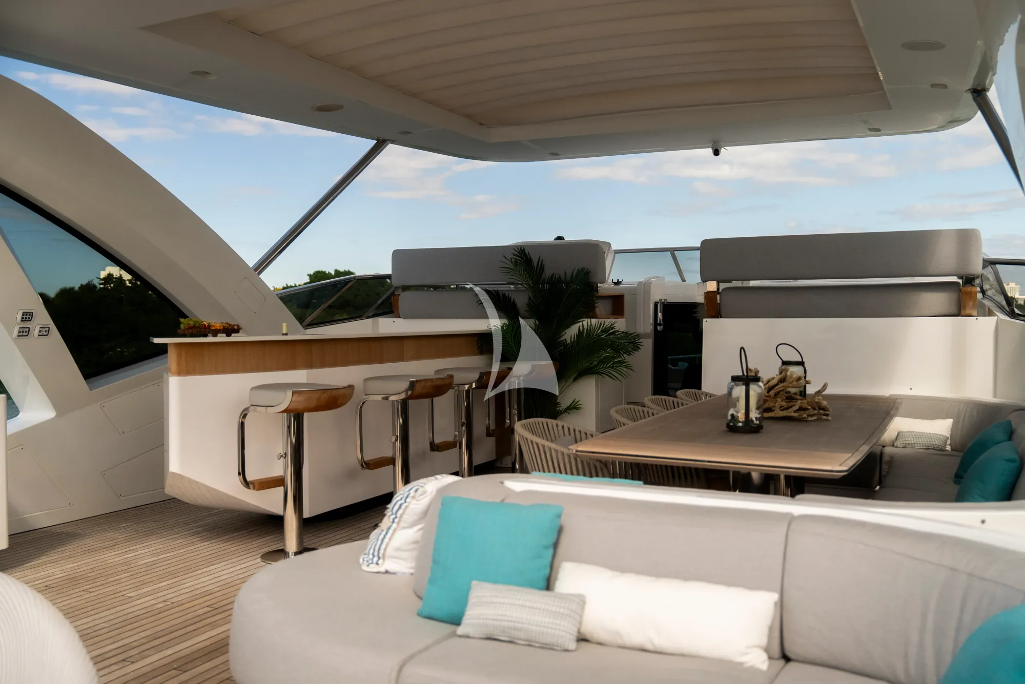 Luxury Crewed Motor Yacht ALEGRIA photo 7