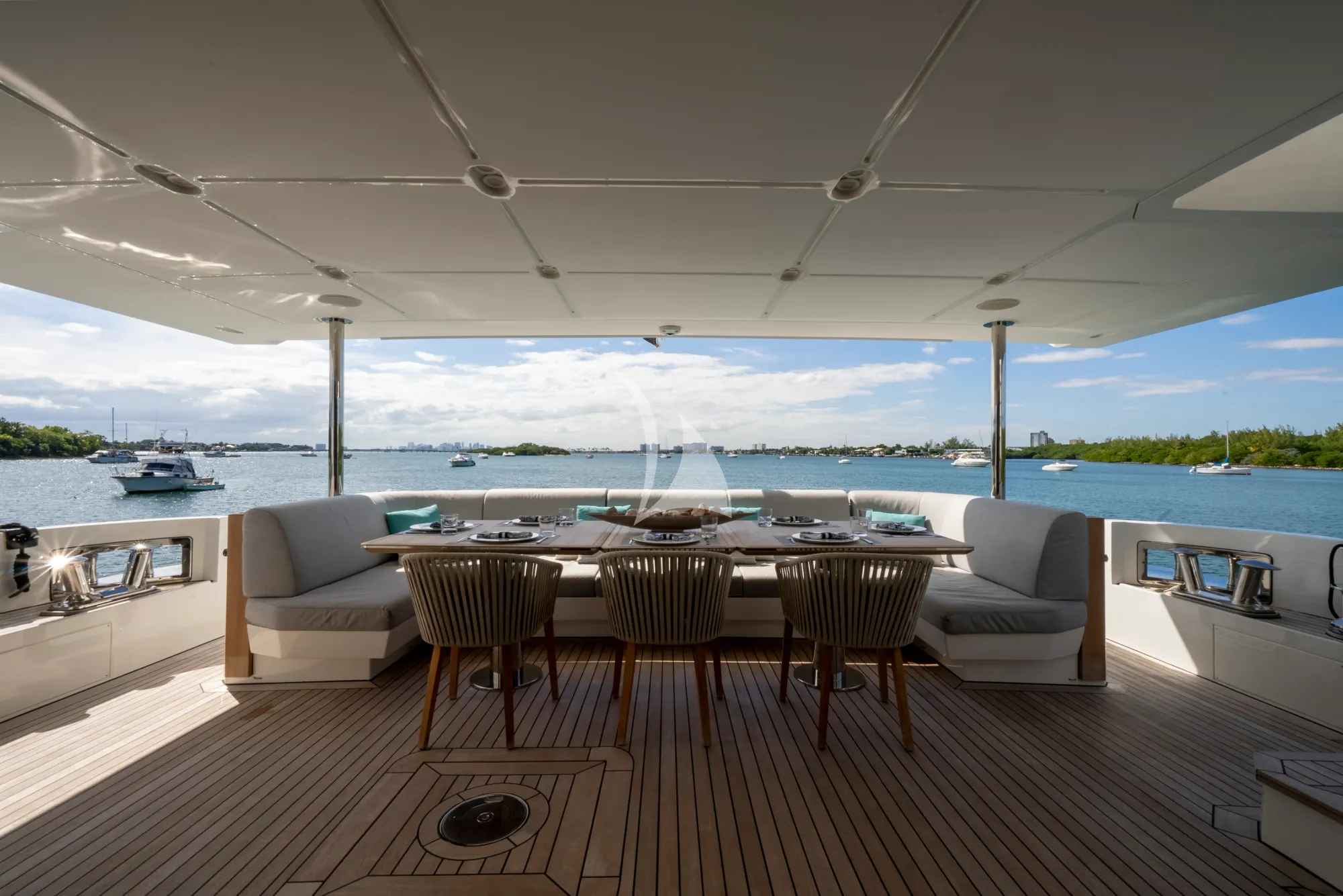 Luxury Crewed Motor Yacht ALEGRIA photo 8