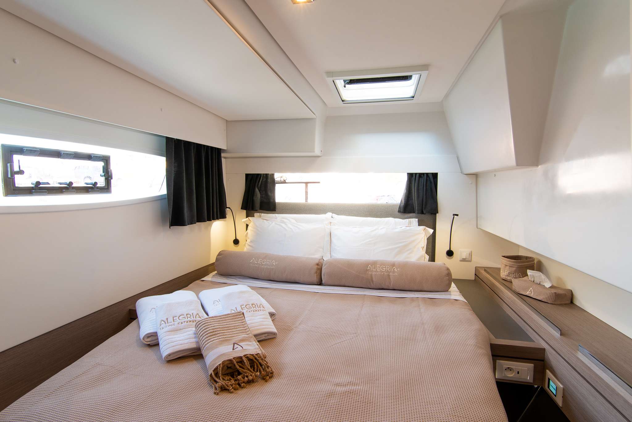 Crewed Catamaran ALEGRIA photo 4