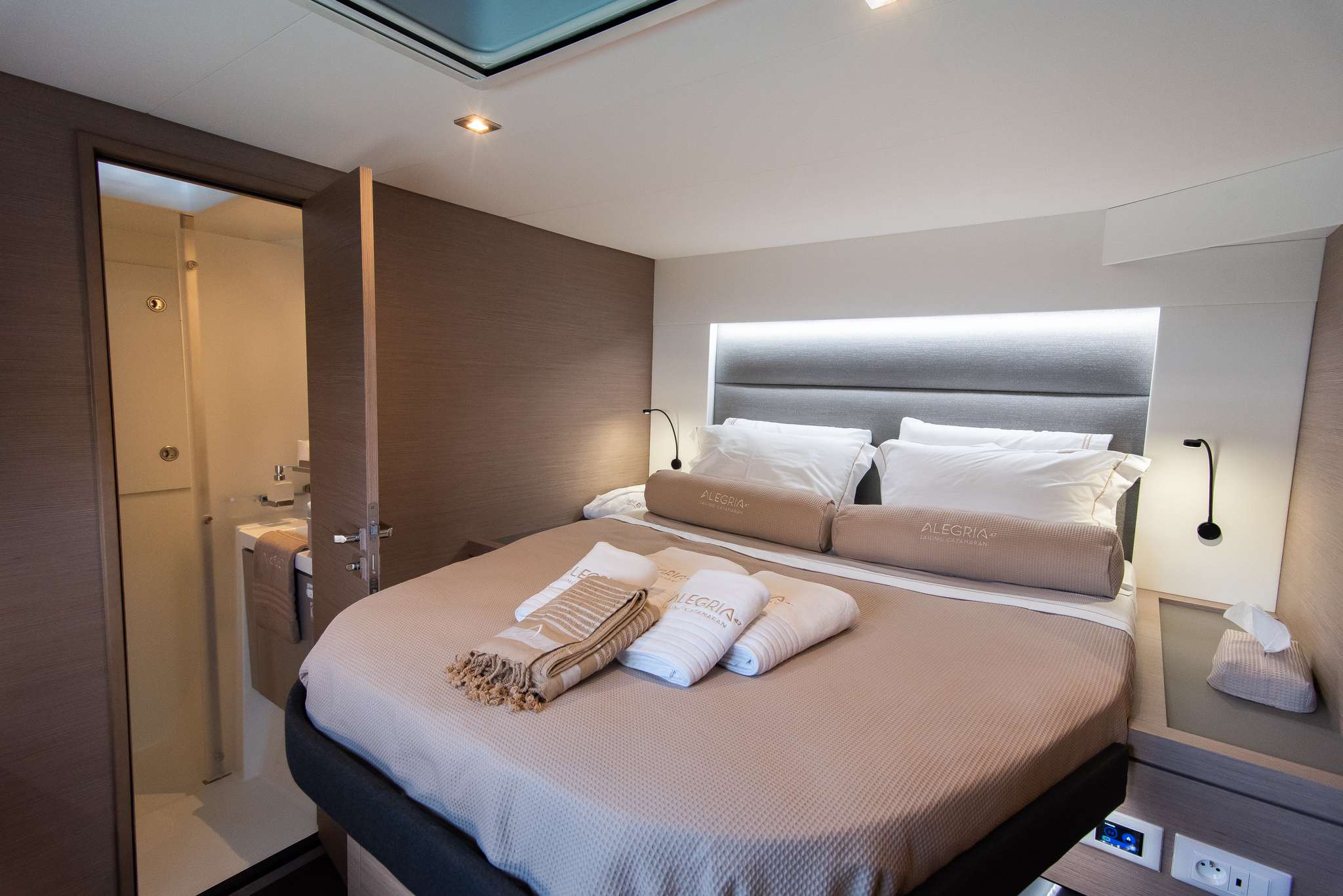 Crewed Catamaran ALEGRIA photo 7