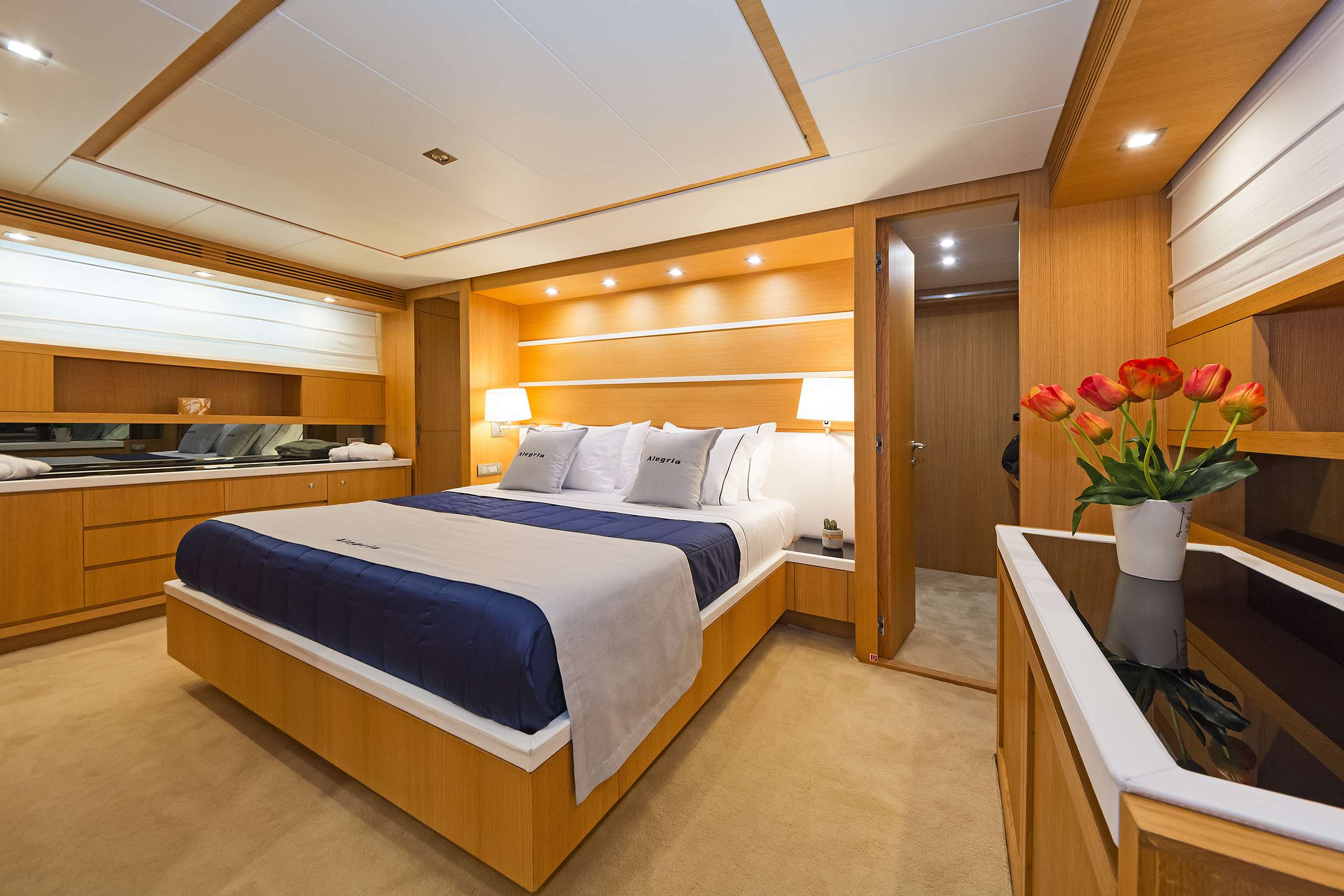 Luxury Crewed Motor Yacht ALEGRIA photo 7