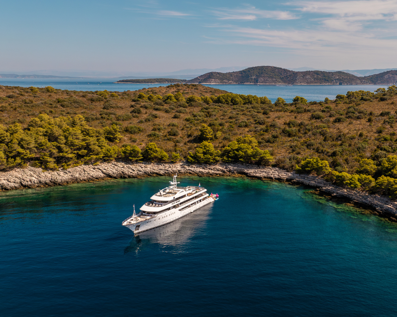 Crewed Motor Yacht ALFA MARIO photo 5