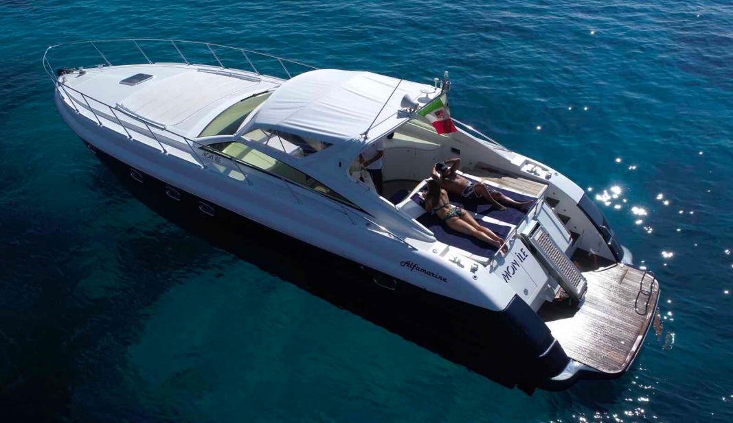 Crewed Motor Yacht Alfamarine 50