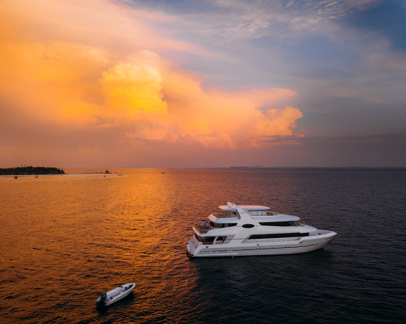 Crewed Motor Yacht ALICE photo 5