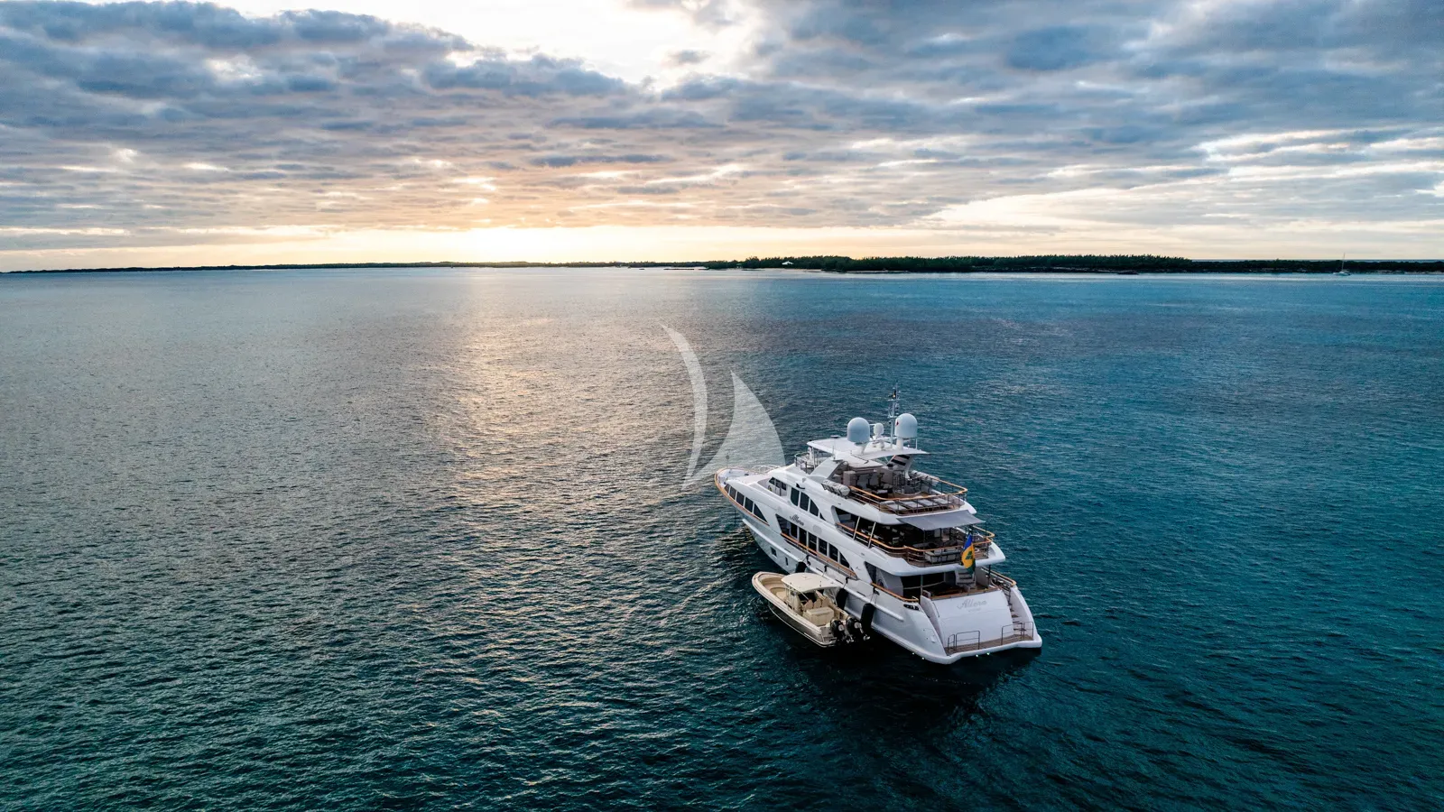 Luxury Crewed Motor Yacht ALLORA photo 8