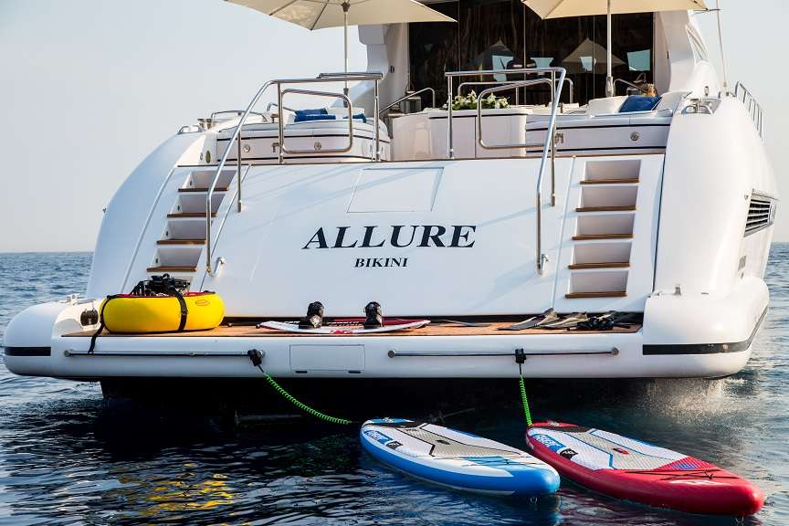 Luxury Crewed Motor Yacht ALLURE photo 4