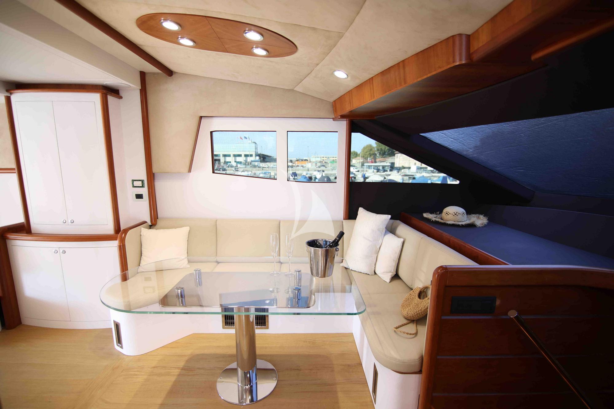 Crewed Motor Yacht ALMA DE MAR photo 7