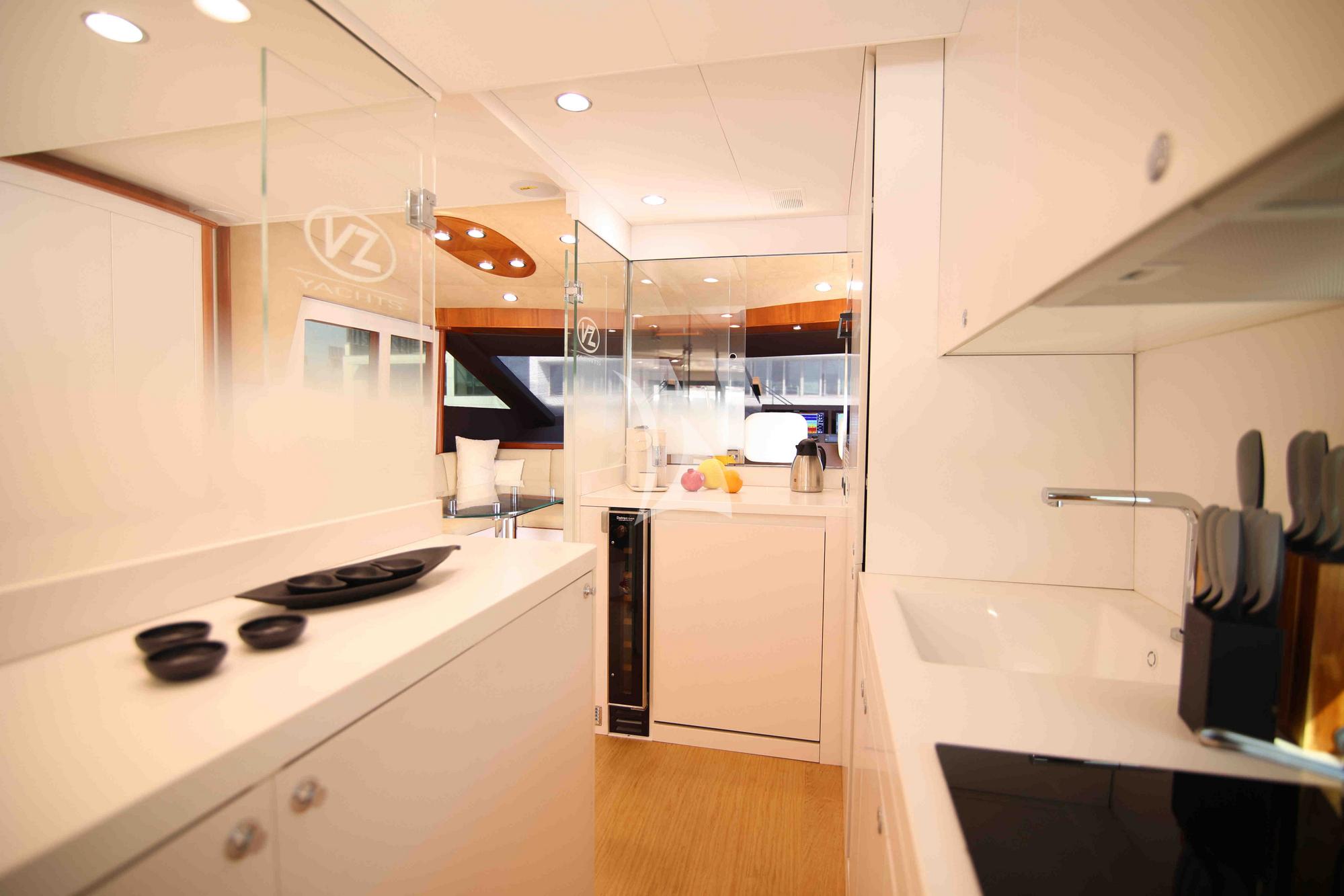 Crewed Motor Yacht ALMA DE MAR photo 8