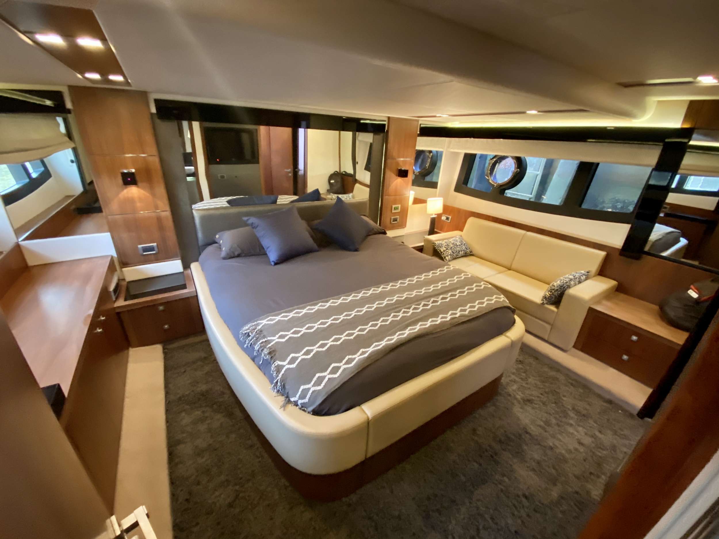 Crewed Motor Yacht ALMA photo 5