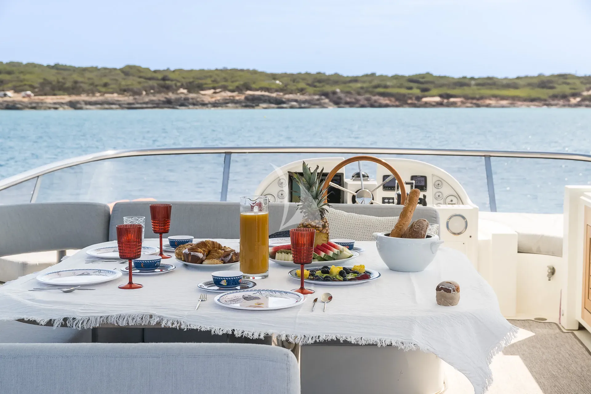 Luxury Crewed Motor Yacht ALMAR II photo 8