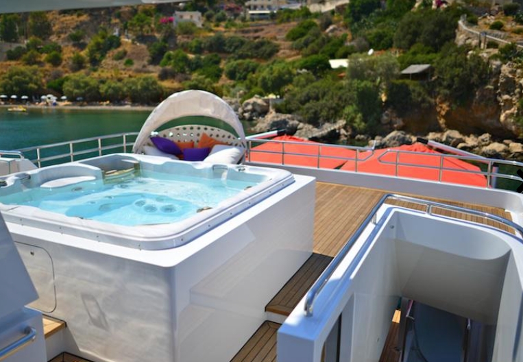 Luxury Crewed Motor Yacht ALUMERCIA photo 3