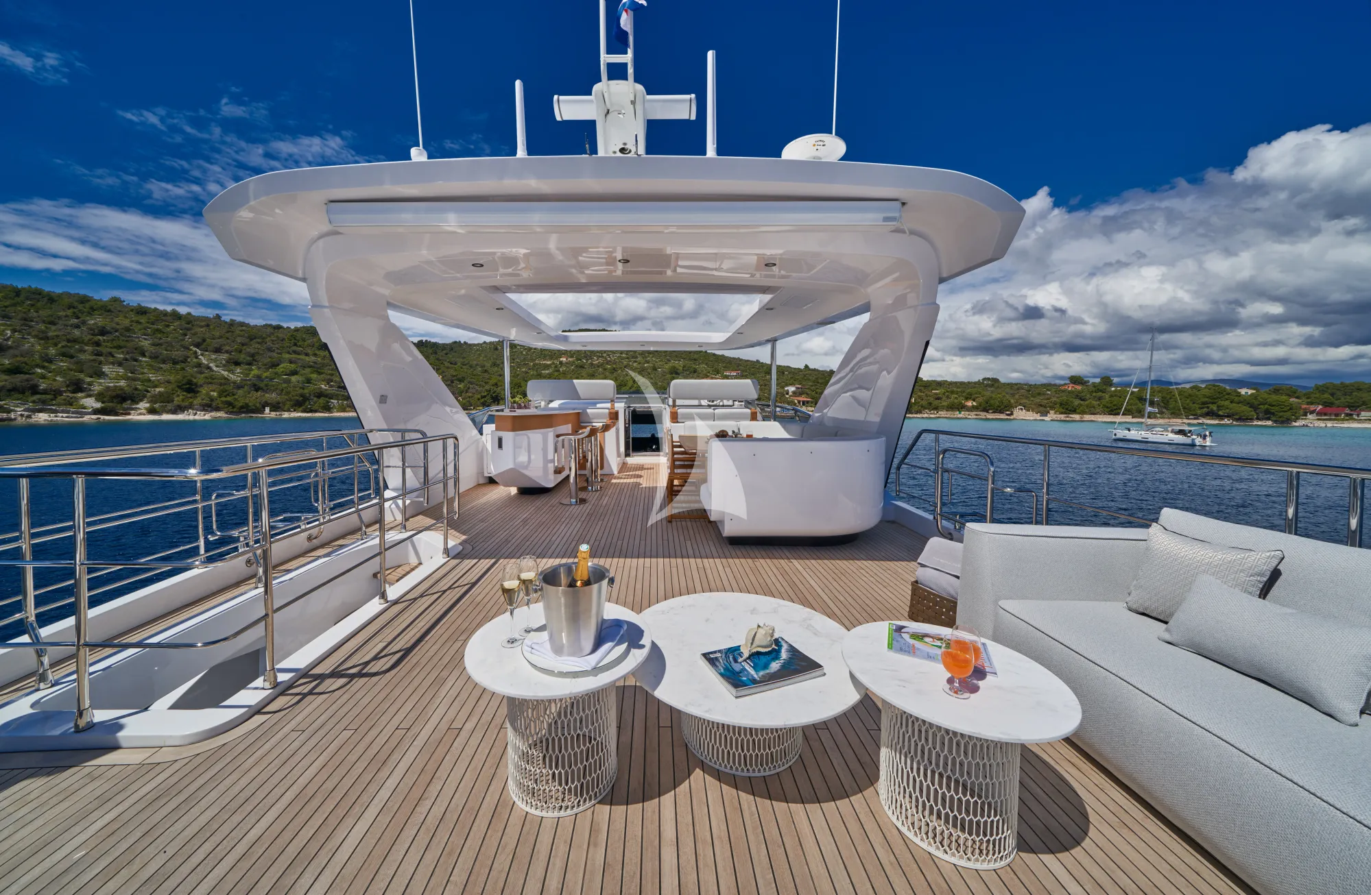 Luxury Crewed Motor Yacht ALUMINIA TOO photo 6