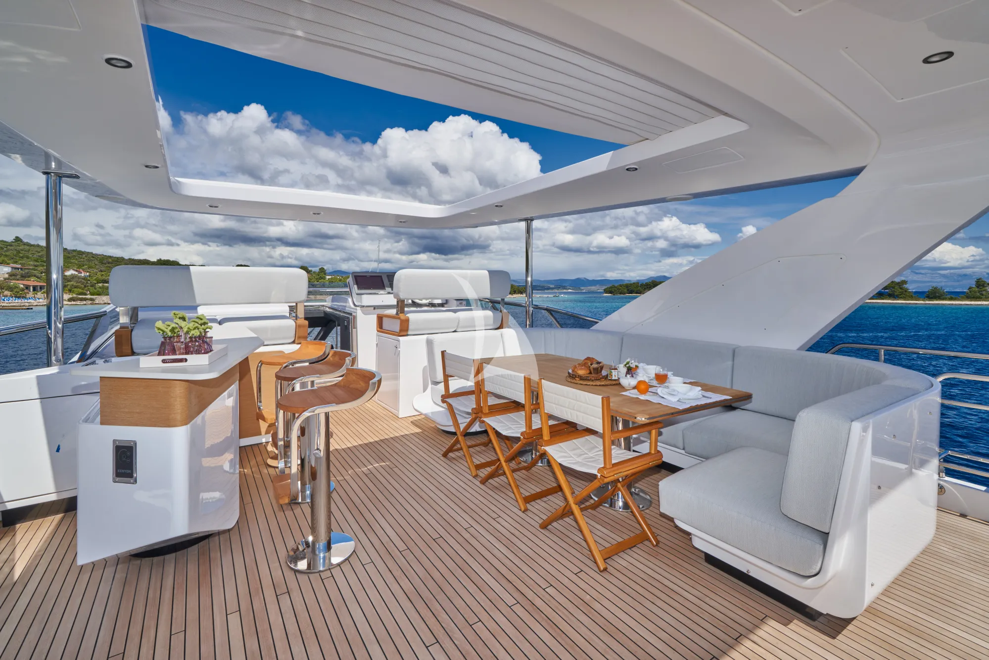 Luxury Crewed Motor Yacht ALUMINIA TOO photo 8