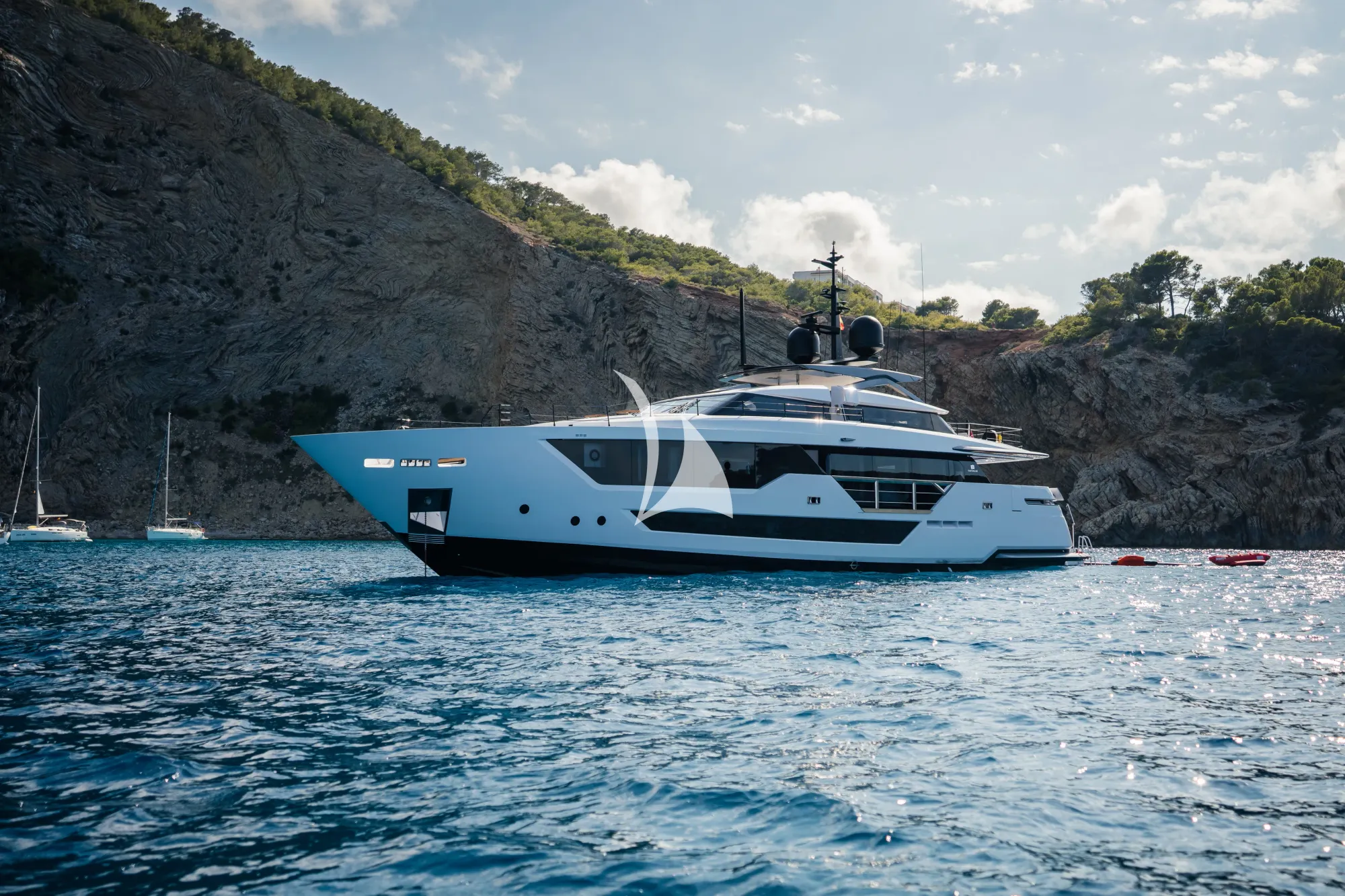 Crewed Motor Yacht ALVIUM photo 4